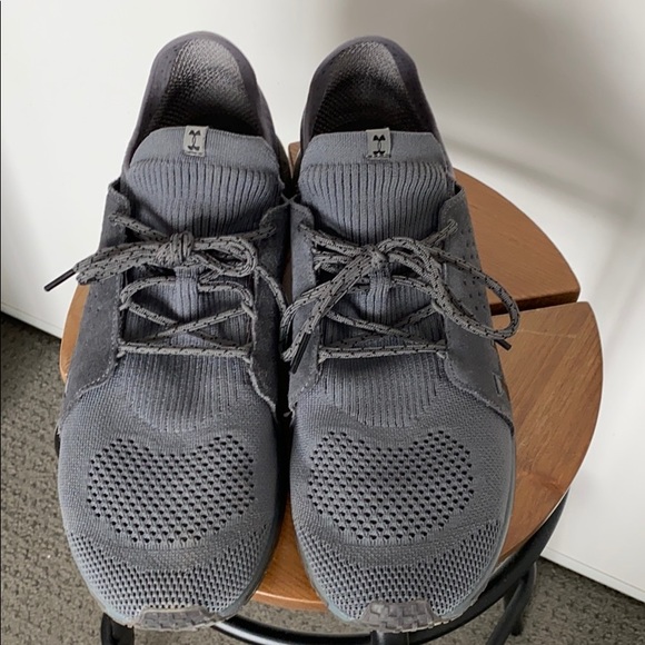 Under armor running shoes - Picture 2 of 6